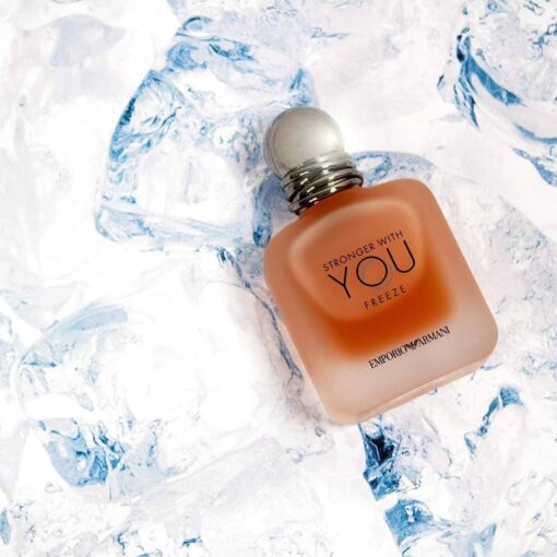 This charming fragrance will take you on a journey to the world of beauty and joy, with the blend of cardamom, pink pepper and violet leaves at the top